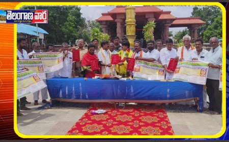 జోగులాంబ బాల బ్రహ్మేశ్వర స్వామి ఆలయంలో దసరా నవరాత్రుల మహోత్సవం  కరపత్రల ఆవిష్కరణ