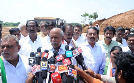 గండిని పూడ్చేందుకు యుద్ధ ప్రతిపాదన పనులు జరుగు ఉన్నాయి*కాంగ్రెస్ పార్టీ సీనియర్ నాయకులు ఎర్నేని  వెంకటరత్నబాబు*