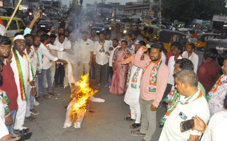 కాంగ్రెస్ పార్టీ అగ్రనాయకులు, పార్లమెంటు లో ప్రతిపక్ష నేత రాహుల్ గాంధీ పై