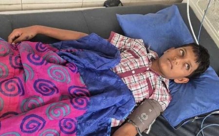 బీసీ వెల్ఫేర్ పాఠశాలలో విద్యార్థికి పాముకాటు