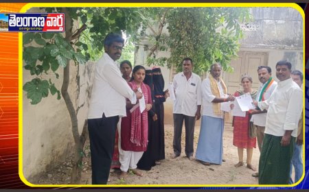 లబ్దిదారులకు 500రు సబ్సిడి గ్యాస్ ప్రొసిడింగ్ పత్రాలను పంపిణీ చేసిన కాంగ్రెస్ పార్టీ నాయకులు.