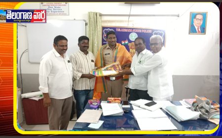 మల్దకల్ ఎస్సై నందీకర్ ని కలిసిన కాంగ్రెస్ పార్టీ నాయకులు రామచంద్రారెడ్డి, పెద్దొడ్డి రఘుపతి