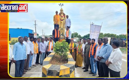  కొండా లక్ష్మణ్ బాపూజీ గారి విగ్రహాన్ని కి  పూలమాల వేసి నివాళులర్పించిన బిజెపి జిల్లా అధ్యక్షుడు