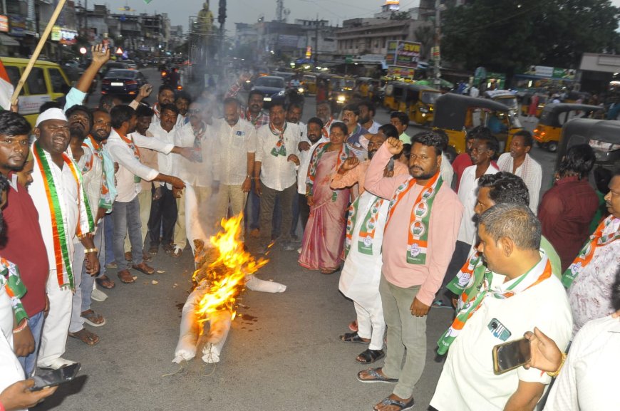 కాంగ్రెస్ పార్టీ అగ్రనాయకులు, పార్లమెంటు లో ప్రతిపక్ష నేత రాహుల్ గాంధీ పై