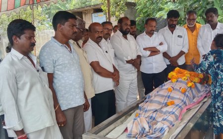 మృతుని కుటుంబాన్ని పరామర్శించిన బీఆర్ఎస్ మండల నాయకులు