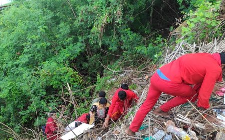 పోలీసు ఆంక్షలతో అష్ట దిగ్బంధనం తో చిక్కుకున్న దుర్గమ్మ