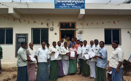 మహాలక్ష్మి పథక ని లబ్ధిదారులకు అందించిన జూపల్లి అనుచరులు