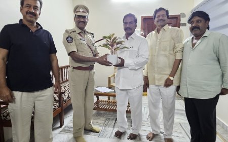 ఎమ్మెల్యే శ్రీరామ్ తాతయ్య గారిని నివాసంలో మర్యాదపూర్వకంగా కలిసిన ఏసిపి తిలక్ గారు