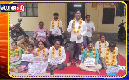 వికలాంగులు భువనగిరి ఆర్ డి ఓ ఆఫీస్ ముందు నిరాహార దీక్ష