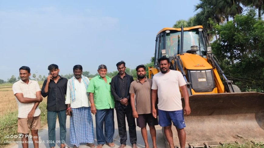 రోడ్డువెంట కంపచెట్లు గుంటలను తొలగించిన అయ్యప్ప భక్తుడు