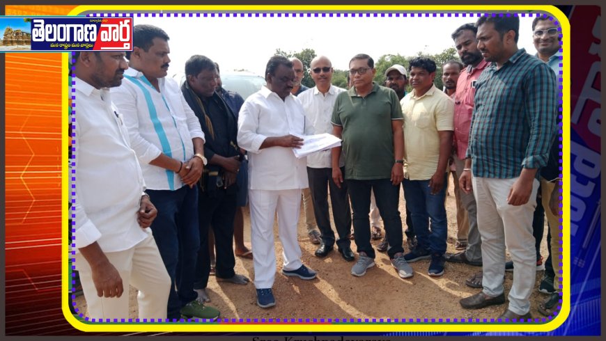 కంపెనీ స్థలాలను పత్రాలపై పరిశీలిస్తున్న ఎమ్మెల్యే మందుల సామేలు