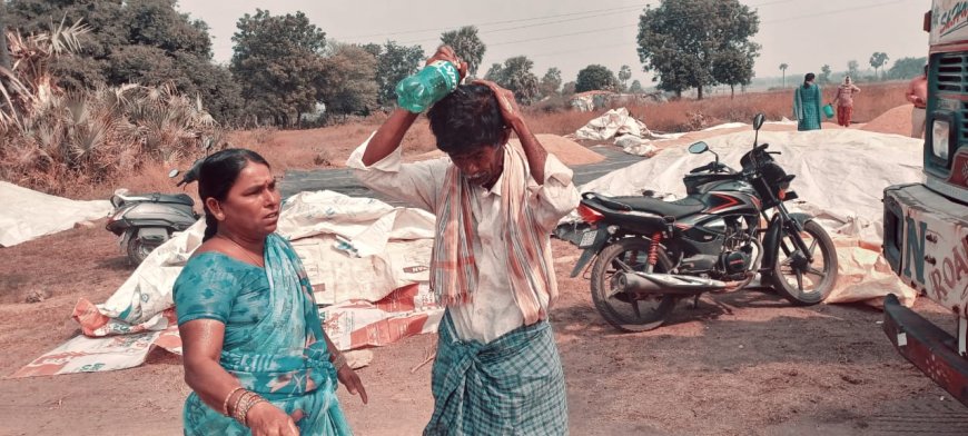 పెట్రోలు పోసుకున్న రైతు కుటుంబం