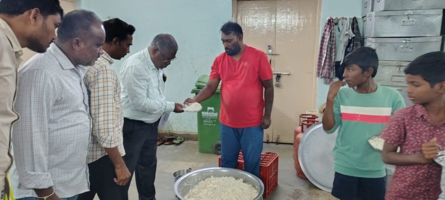 వసతి గృహాన్ని ఆకస్మికంగా తనిఖీ