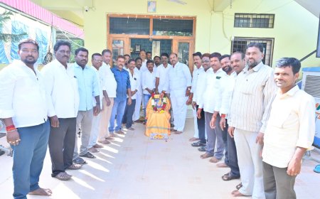 భారత మాజీ ప్రధాని మన్మోహన్ సింగ్ గారి చిత్రపటానికి నివాళులర్పించిన 