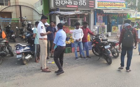 జగ్గయ్యపేట ఎన్టీఆర్ సర్కిల్లో వాహన తనిఖీలు నిర్వహిస్తున్నట్రాఫిక్ ఎస్ఐ శ్రీనివాసరావు గారు