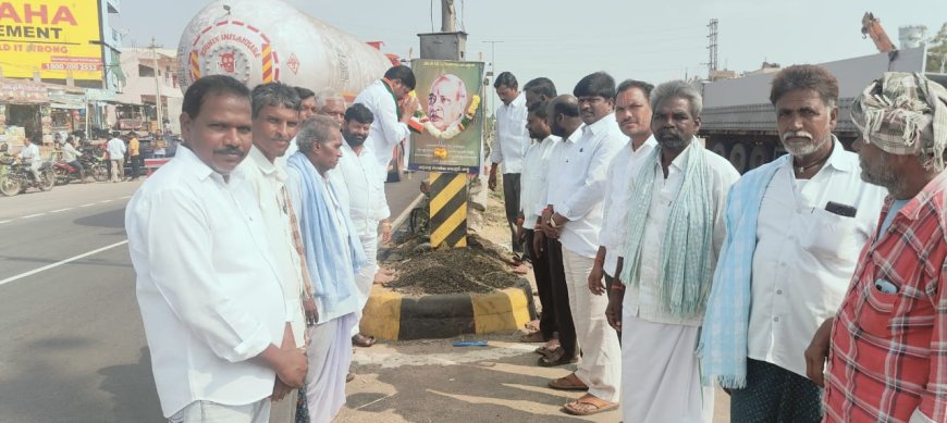 పీ వీ నరసింహారావు  వర్ధంతి సందర్భంగా నివాళులు అర్పించిన ఎర్రవల్లి మండల కాంగ్రెస్ నాయకులు