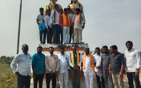 సావిత్రిబాయి పూలే కు పూలమాల వేసిన ఎల్ లేని  సుధాకర్ రావు