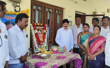 దశ దిన కర్మల కార్యక్రమానికి హాజరై శ్రద్ధాంజలి నటించిన ఎమ్మెల్యే తెల్లం