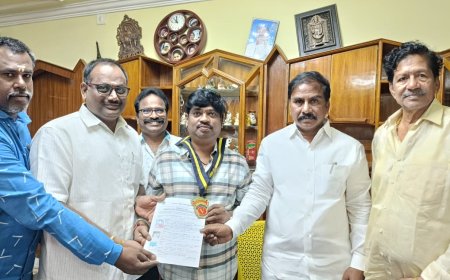 జగ్గయ్యపేట వాసవి క్లబ్ లో నందనవనం ప్రెసిడెంట్గా సతీష్ ను అభినందించిన ఎమ్మెల్యే శ్రీ శ్రీ రామ్ రాజగోపాల్ తాతయ్య గారు