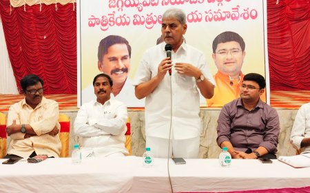 జర్నలిస్టులకు ఇళ్ల స్థలాలు ప్రభుత్వపరంగా కేటాయించేందుకు కృషిచేస్తాం.