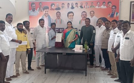 సిఎం రిలీఫ్ ఫండ్ చెక్కును అందజేసిన - జెడ్పి మాజీ చైర్ పర్సన్