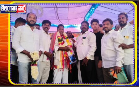 జమ్ములమ్మ నూతన చైర్మన్ వెంకట్ రాములు మరియు డైరెక్టర్ వెంకటేష్ ను పూల బొకే ఇచ్చి శుభాకాంక్షలు