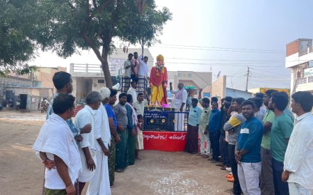 స్వామి వివేకానంద జయంతి వేడుకలలో పాల్గొన్న