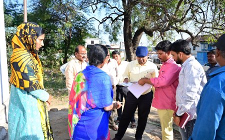 ఫీల్డ్ వెరిఫికేషన్ రికార్డులు  తనిఖీ చేసిన కలెక్టర్