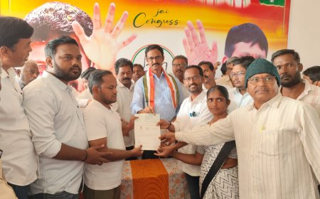 నేలకొండపల్లిలో సీఎం రిలీఫ్ ఫండ్ కార్యక్రమంలో""క్యాంప్ ఆఫీస్ ఇంచార్జ్  దయాకర్ రెడ్డి గారు