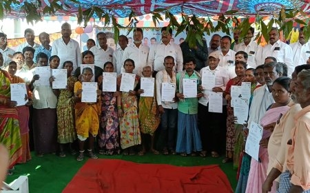 లబ్ధిదారులకు సంక్షేమ పథకాల అర్హత పత్రాల పంపిణీ