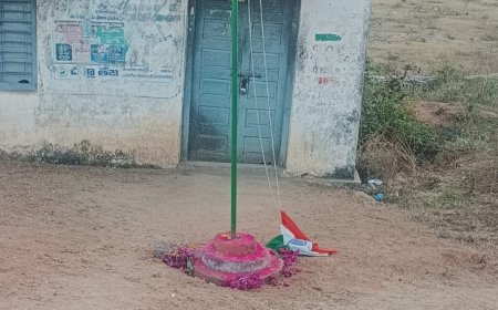 అడ్డగూడూరు మండల కేంద్రంలో జాతీయ జెండాకు అవమానం 