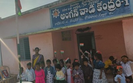 అంగన్వాడి కేంద్రంలో జండావిష్కరణ