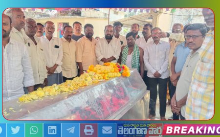 మృతురాలు కుటుంబాన్ని పరామర్శించిన బీఆర్ఎస్ నాయకులు