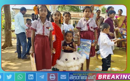 గణతంత్ర దినోత్సవ వేడుకల్లో మిఠాయిల పంపిణీ 