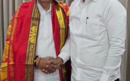 తుమ్మల యుగంధర్ గారు "మర్యాదపూర్వకంగా కలిసి శాలువాతో