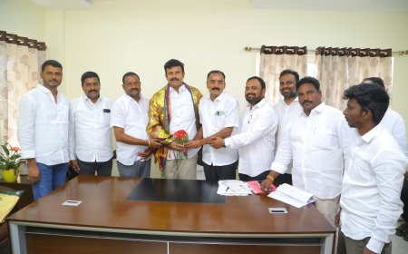 మంత్రిగారి క్యాంపు కార్యాలయంలో"డాక్టర్ తుమ్మల యుగంధర్ గారిని మర్యాదపూర్వకంగా""నూతన మార్కెట్ చైర్మన్ వైస్ చైర్మన్ కలవడం జరిగింది