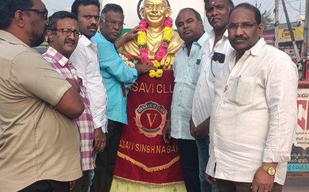 మహాత్మా గాంధీ*గారి వర్ధంతి సందర్భంగా విగ్రహానికి నివాళులర్పించిన నివాళులర్పించిన లైన్స్ క్లబ్ ప్రెసిడెంట్ కే పి భాస్కర్ రావు