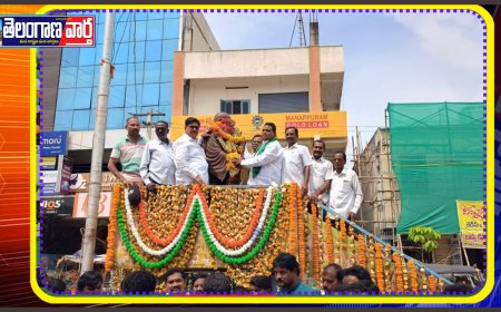 స్వాతంత్ర ఉద్యమంలో గాంధీజీ పాత్ర ఎంతో గొప్పది 