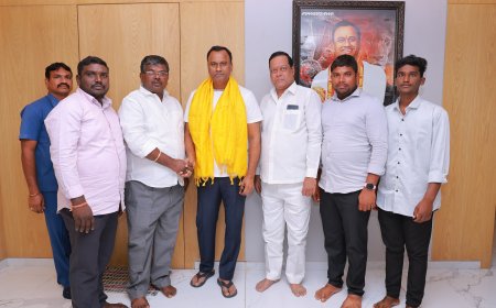 మునుగోడు ఎమ్మెల్యేను మర్యాదపూర్వకంగా కలిసిన అడ్డగూడూరు నాయకులు.