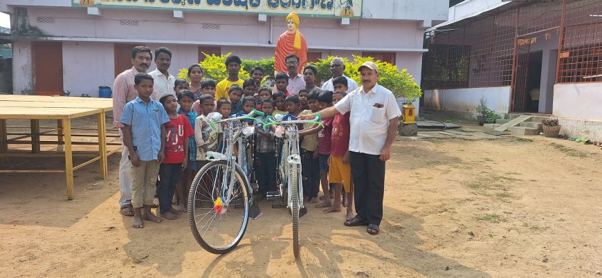 వనవాసి విద్యార్థులకు సైకిల్స్ వితరణ