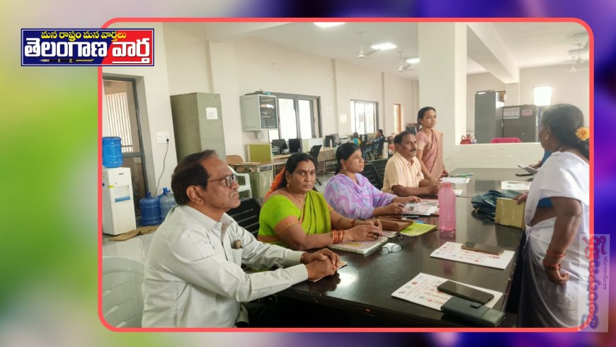 వైద్య సిబ్బందితో జిల్లా వైద్యాదికారులు సమీక్ష సమావేశం