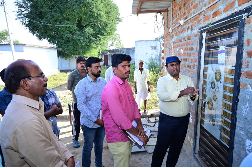 ఫీల్డ్ వెరిఫికేషన్ రికార్డులు  తనిఖీ చేసిన కలెక్టర్