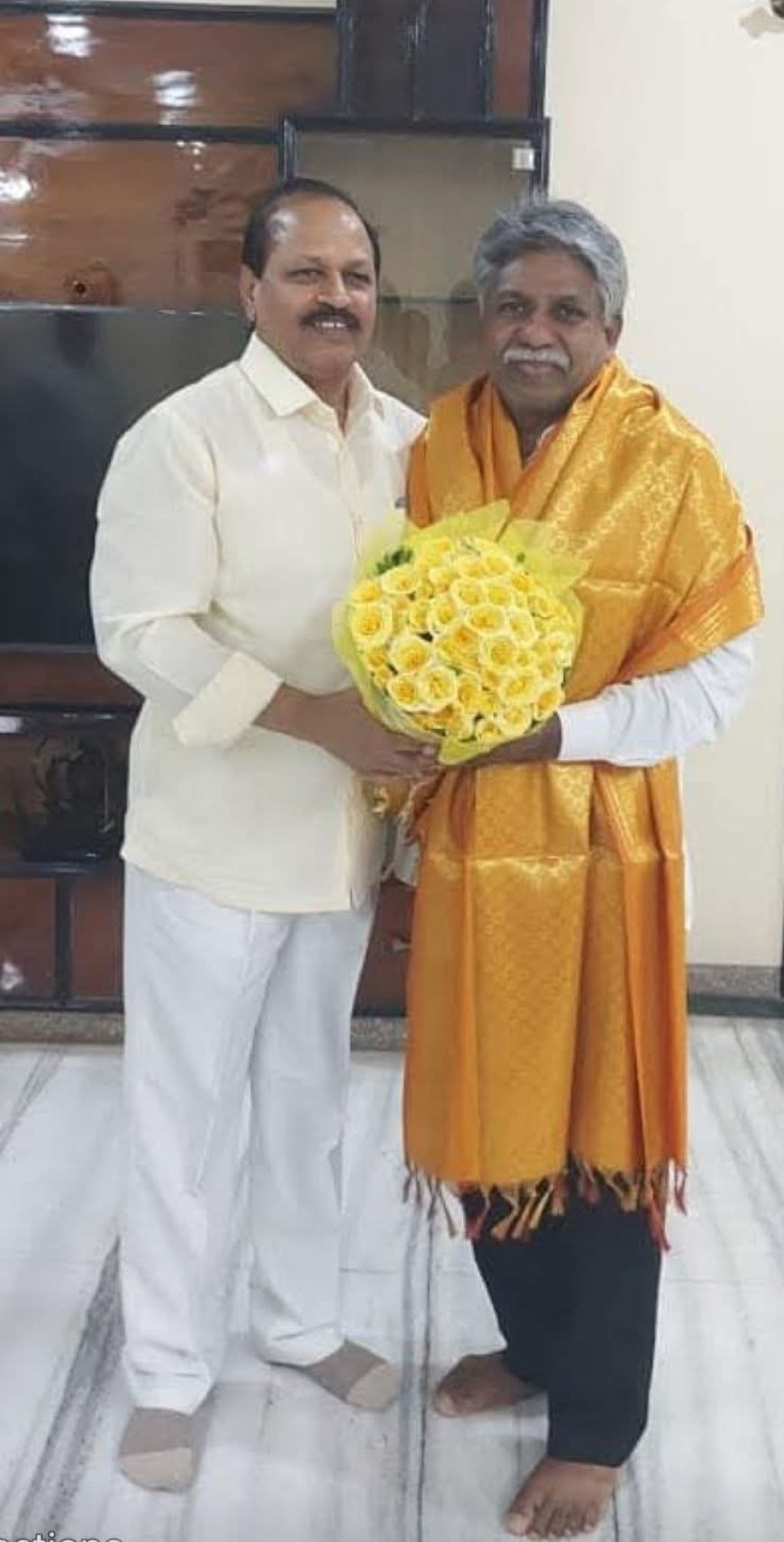 మందకృష్ణ మాదిగ కి ప్రభుత్వం పద్మశ్రీ అవార్డు సందర్భంగా""అభినందనలు తెలిపిన టిడి జనార్ధన్