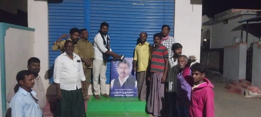 మందకృష్ణ మాదిగ  చిత్రపటానికి పాలాభిషేకం చేసిన ఎమ్మార్పీఎస్ మండల అధ్యక్షుడు మేడి