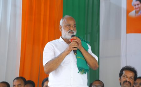 **ఖమ్మం తుమ్మల నాగేశ్వరావు  క్యాంపు కార్యాలయంలో""స్థానిక ఎన్నికల సమావేశంలో పాల్గొన్న రైతు సంఘం నాయకులు శ్రీ నల్లమల వెంకటేశ్వరరావు*