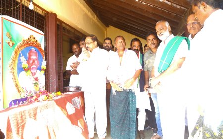 **కాంగ్రెస్ పార్టీ సీనియర్ నాయకులు  గుత్త అనంత రామయ్య గారి చిత్రపటానికి పూలమాల వేసి శ్రద్ధాంజలి ఘటించిన"" మంత్రి తుమ్మల