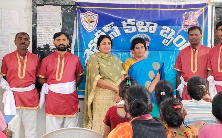 షీ టీమ్స్, సైబర్ నేరాల పై అవగాహన*   *చివ్వెంలా PS పరిది