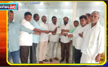మాజీ జెడ్పిటిసి కడియం పరమేశ్వరకు ఆహ్వాన పత్రిక అందజేసిన శాంతినగర్ గ్రామస్తులు