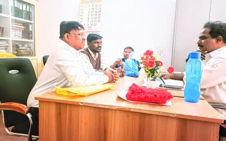 సీపీఎం తెలంగాణ రాష్ట్ర కార్యదర్శి జాన్ వెస్లీని కలిసిన