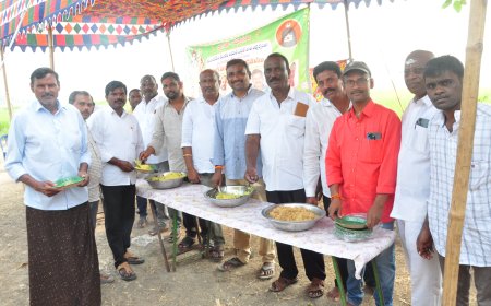 **శివరాత్రి రోజున నేలకొండపల్లి రియల్ ఎస్టేట్ వారు""భక్తులకు తీర్థ ప్రసాదాలు పంపిణీ చేయడం జరిగింది*